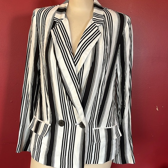 Forever 21 Jackets & Blazers - Like new Forever 21 black, and white striped double breasted jacket